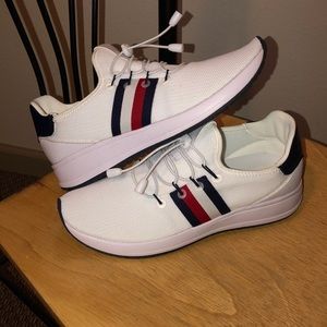 TOMMY HILFIGER SNEAKERS